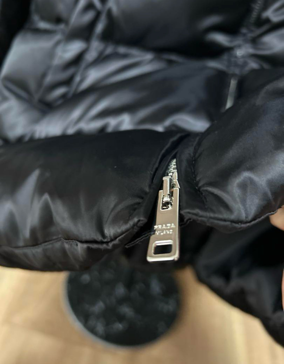 C00401 PRADA プラダ 超人気デザイン 29P117ファーフード付きダウンコート