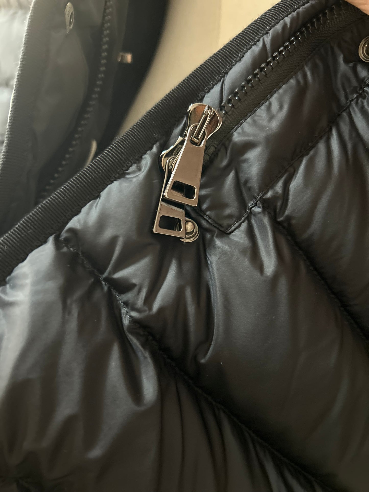 C00702 MONCLER Hirmafur シアリングムートンファー