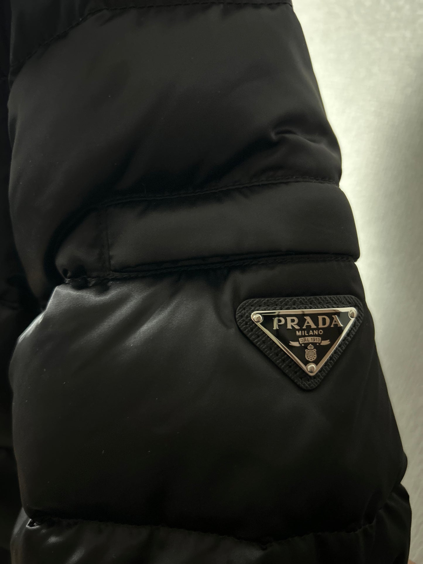 C00603 PRADA プラダ 超人気デザイン ファー付きダウンコート