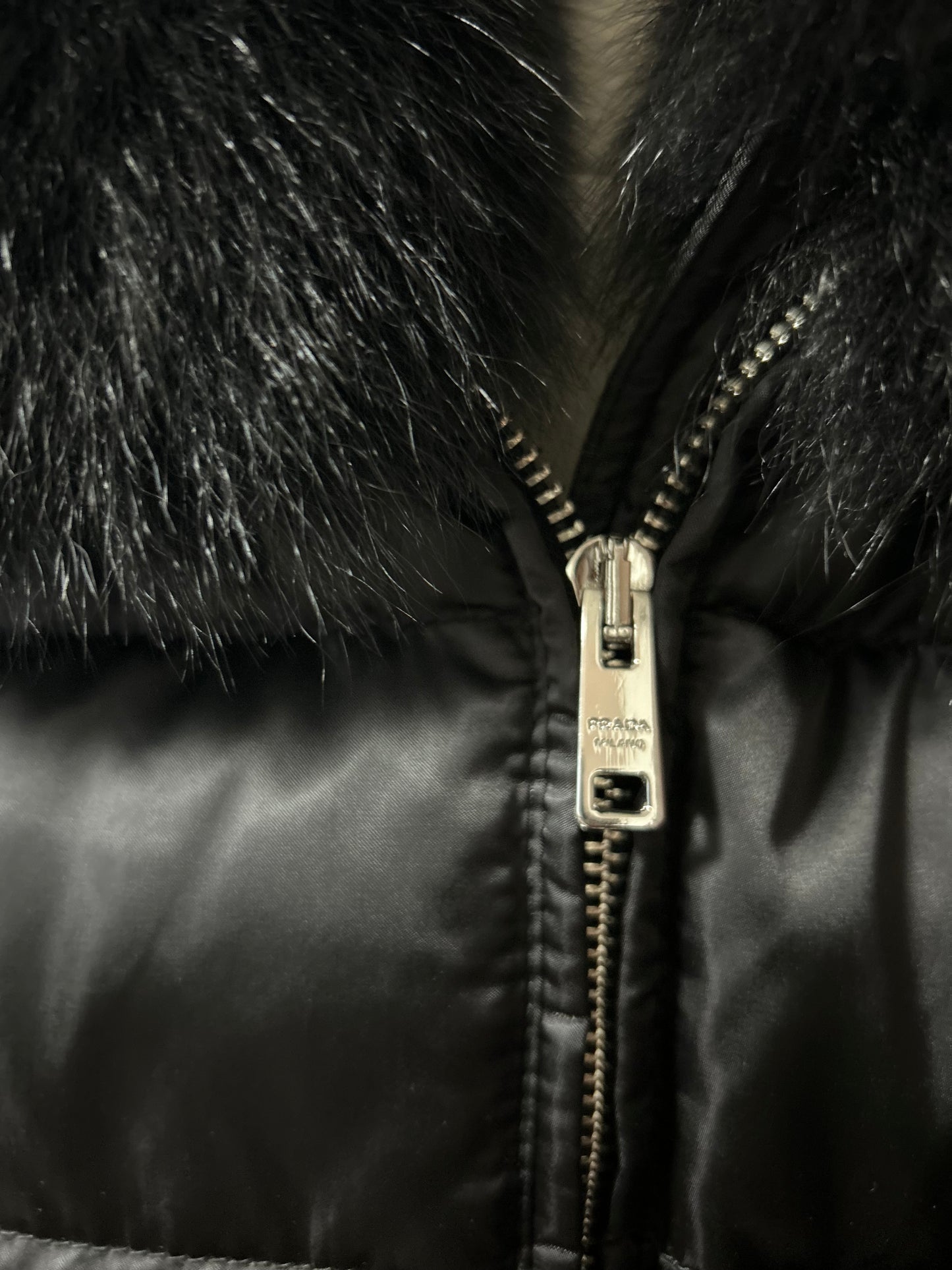 C00603 PRADA プラダ 超人気デザイン ファー付きダウンコート