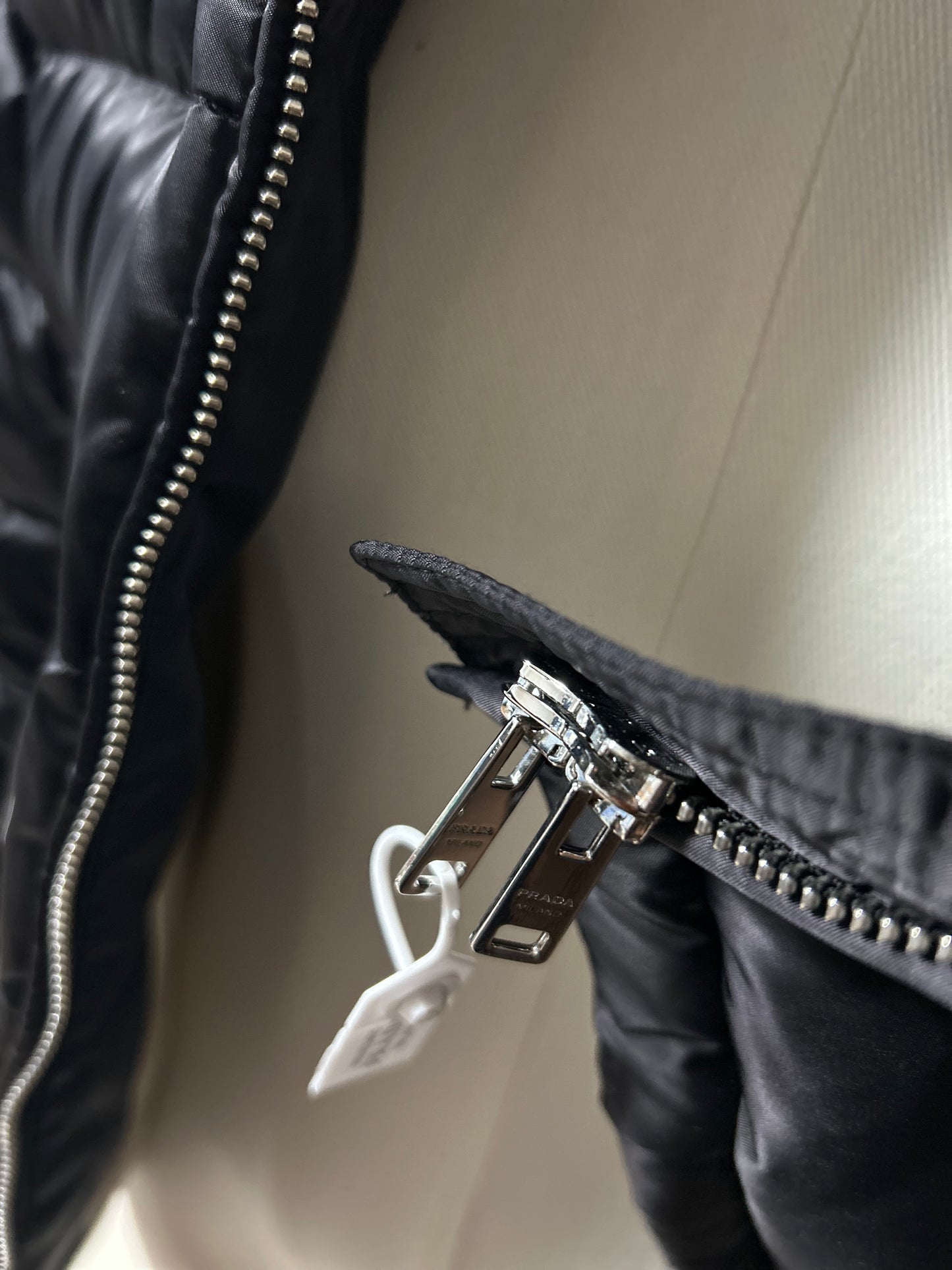 C00603 PRADA プラダ 超人気デザイン ファー付きダウンコート