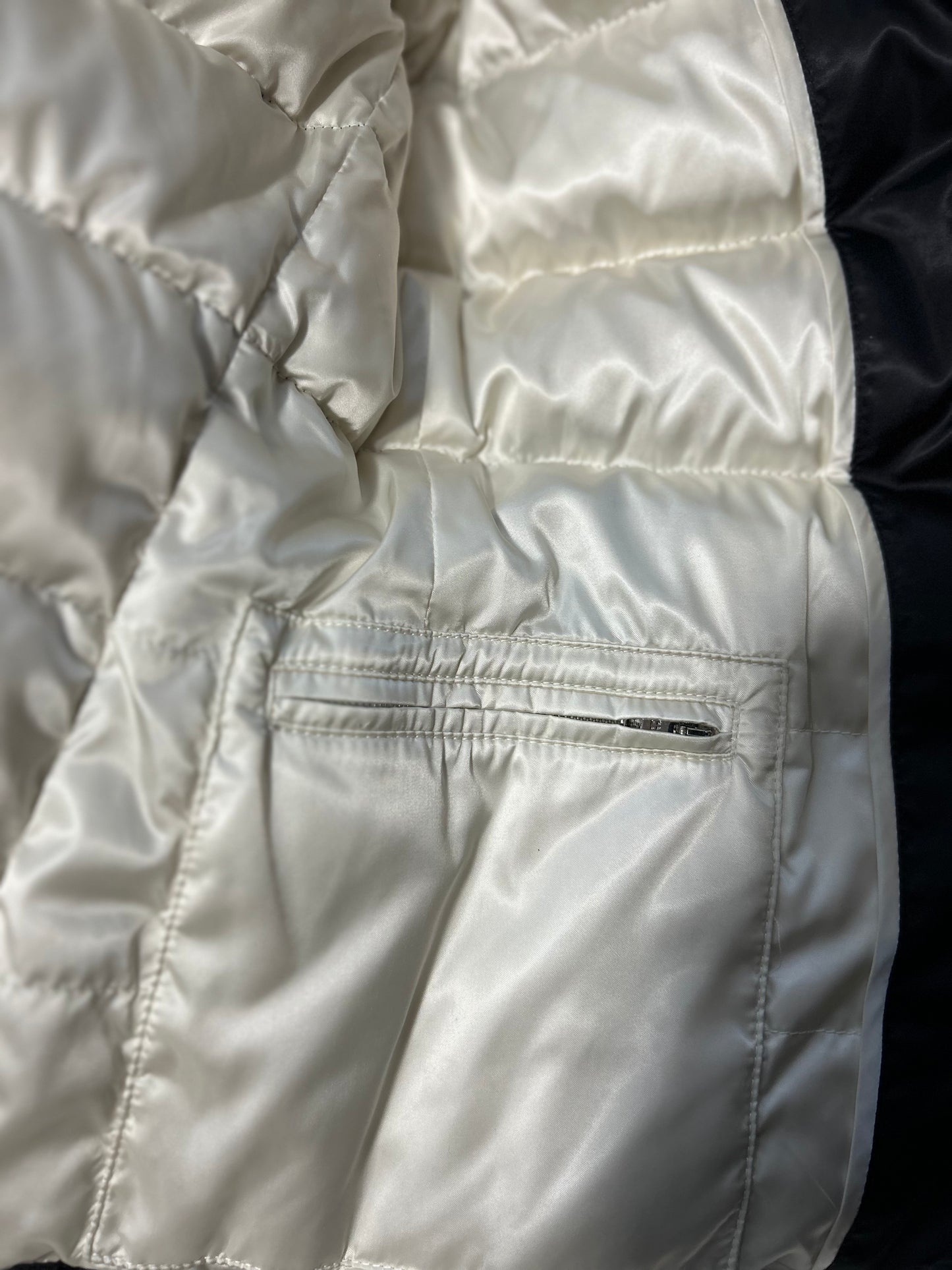 C00603 PRADA プラダ 超人気デザイン ファー付きダウンコート