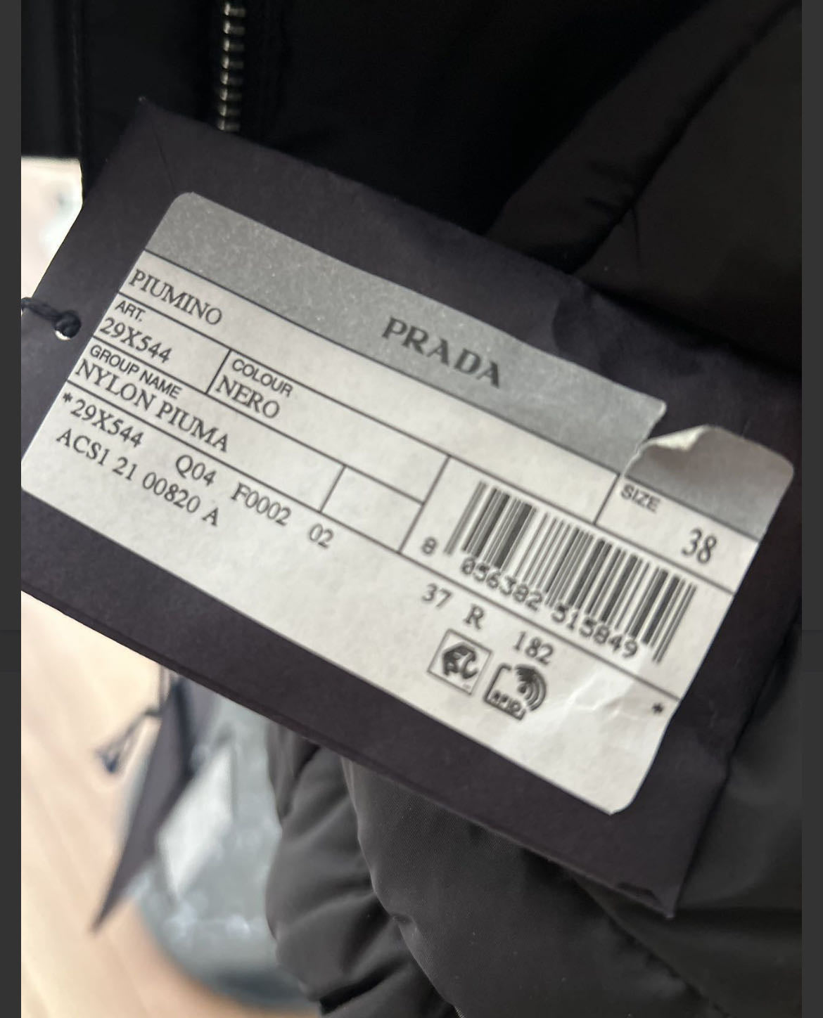 PRADA フード付き ショートダウンジャケット 29X544 管理番号:D000301