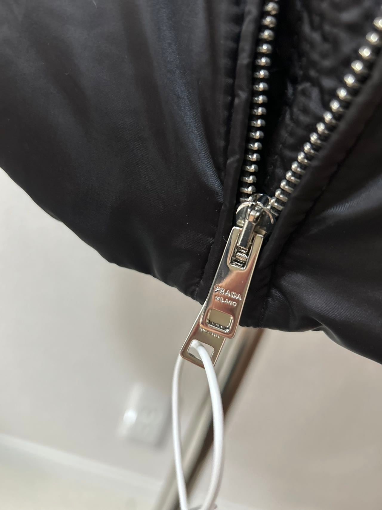 C00401 PRADA プラダ 超人気デザイン 29P117ファーフード付きダウンコート