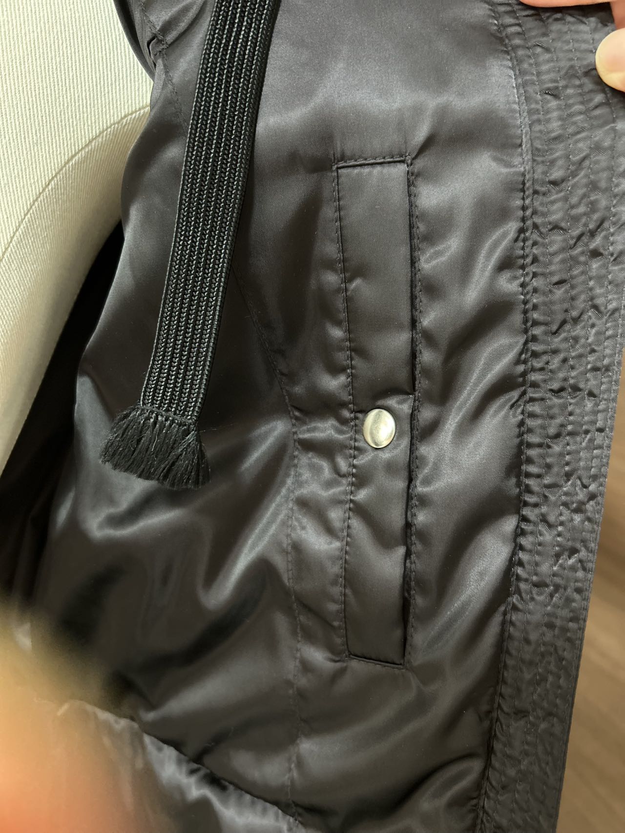 C00401 PRADA プラダ 超人気デザイン 29P117ファーフード付きダウンコート