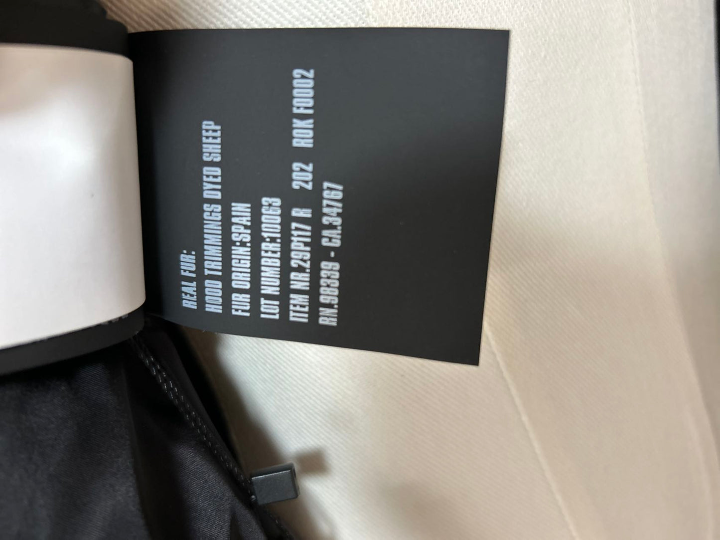 C00401 PRADA プラダ 超人気デザイン 29P117ファーフード付きダウンコート