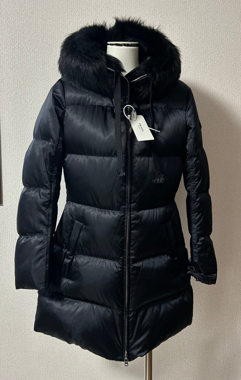 C00401 PRADA プラダ 超人気デザイン 29P117ファーフード付きダウンコート