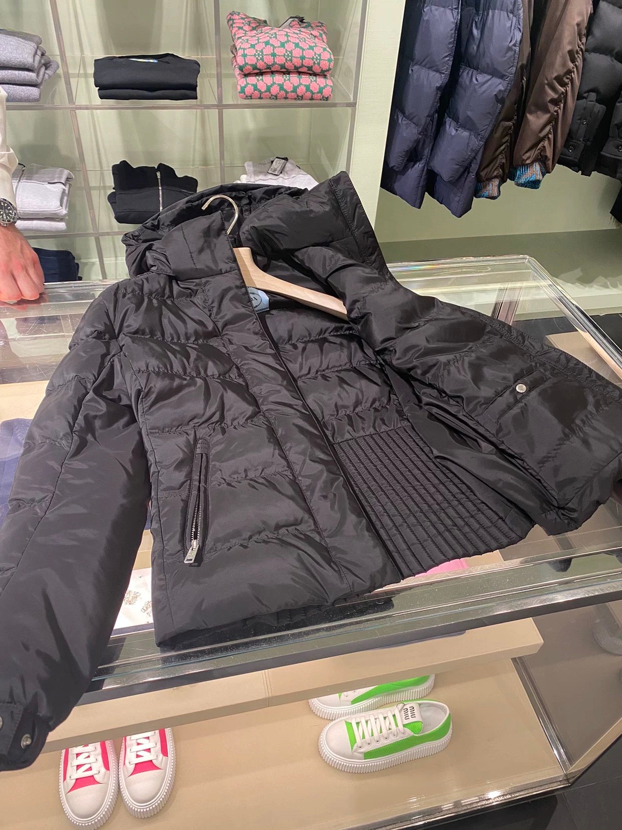 PRADA フード付き ショートダウンジャケット 29X544 管理番号:D000301