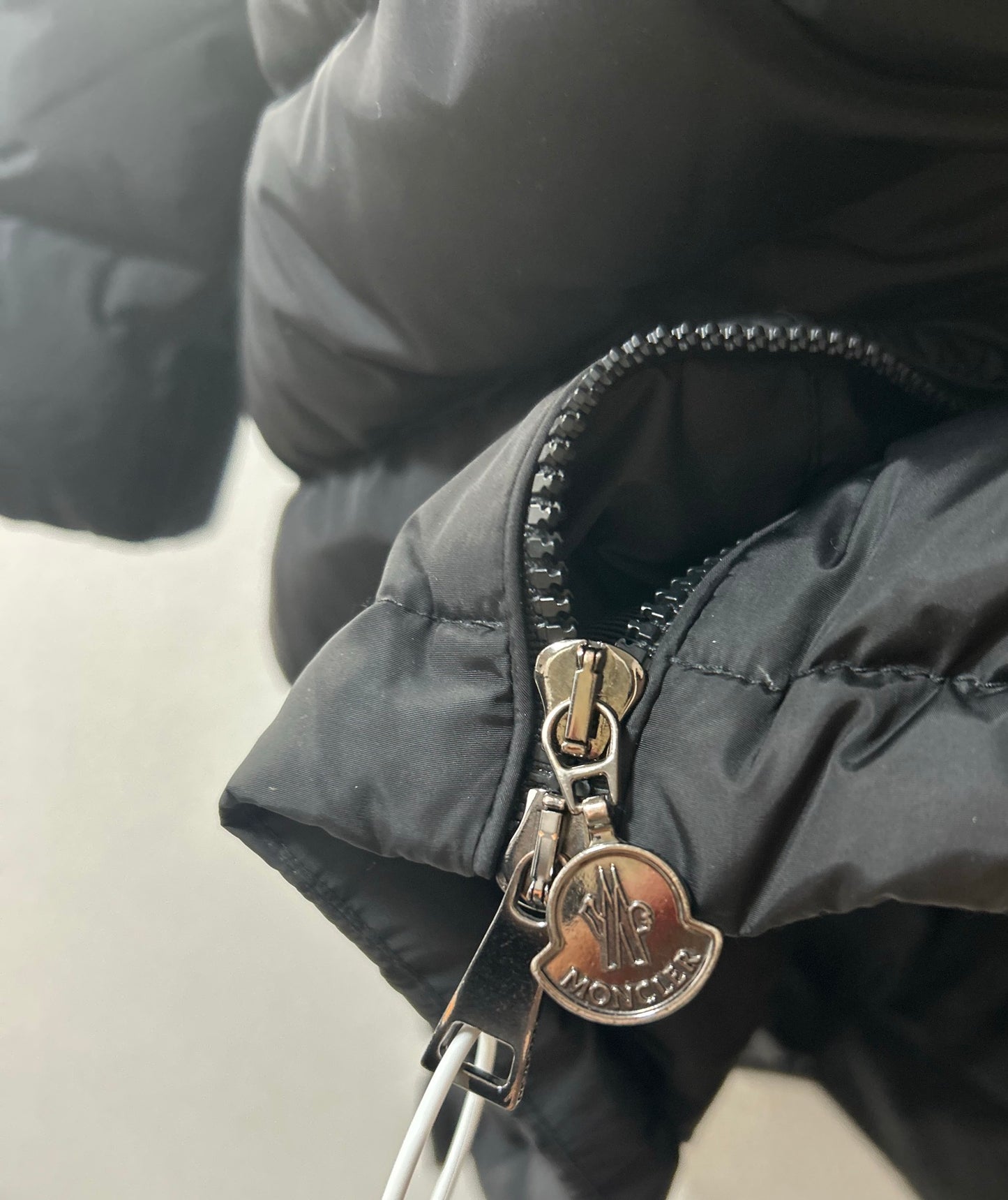 C00202   MONCLER 黒 ダウン　フラメッテ　サイズ1