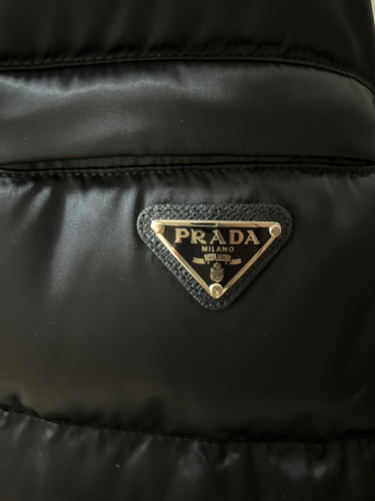 C00405 【PRADA】大人気モデル 29P353 ダウンジャケット